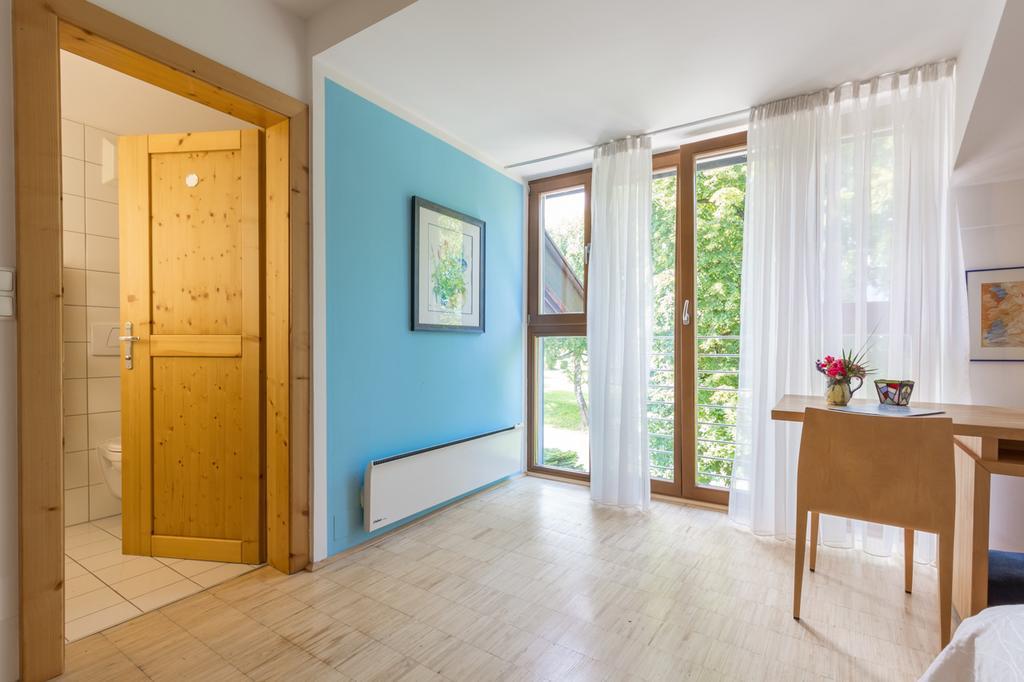 Fruehstueckspension "Schlosswirt" Ossiach Exterior foto